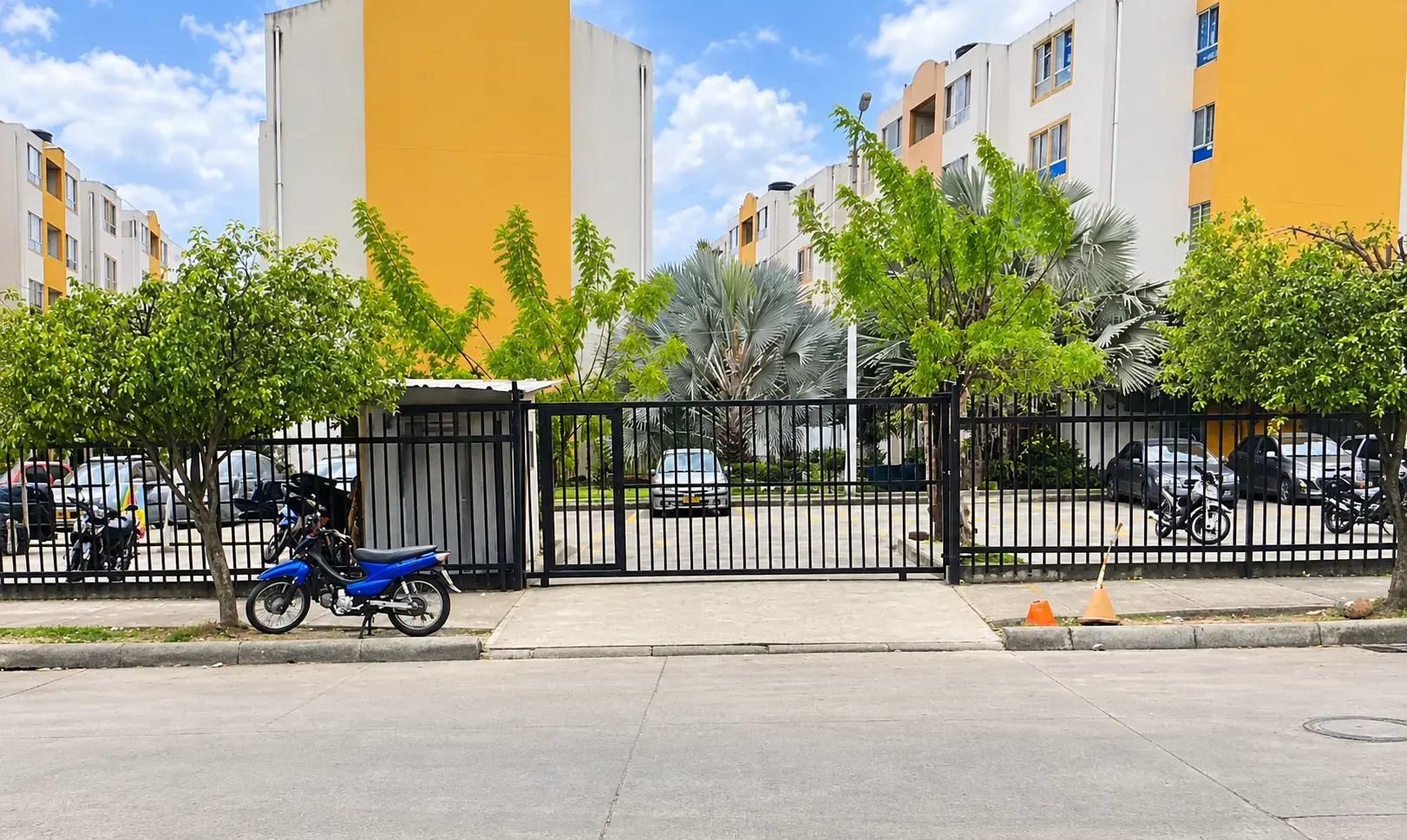 Apartamento en Arriendo - Conjunto Bosque de San Luis (Torre 6, Apto 301)