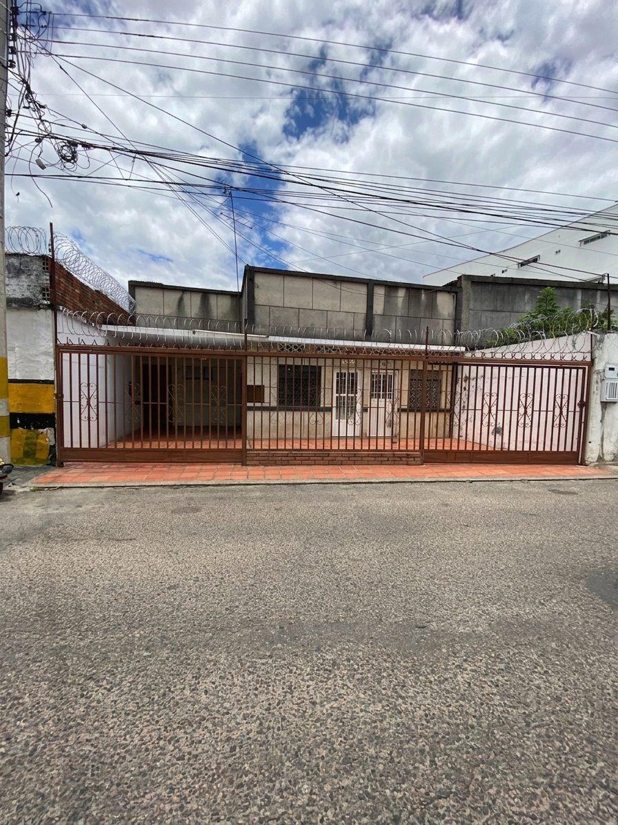 CASA EN VENTA EN EL CENTRO DE NEIVA!